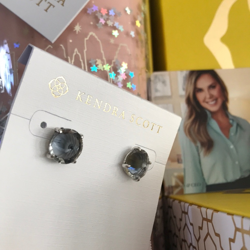 Kendra Scott earrings🖤🤍NWT